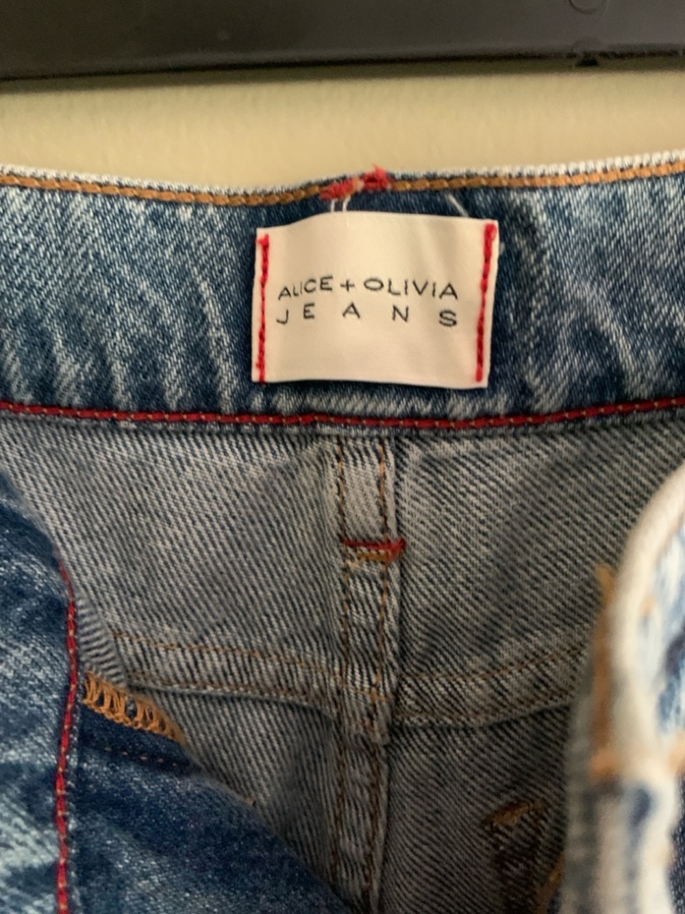 ALICE +OLIVIA Weezy High Rise Jean in Sadie Light Vintage Blue wash - Size 24 - Picture 8 of 11